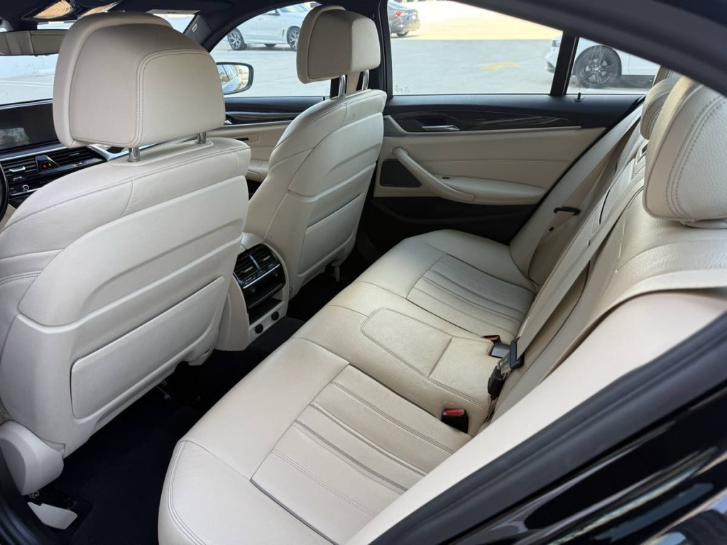 2018 BMW 5 Series Image 23
