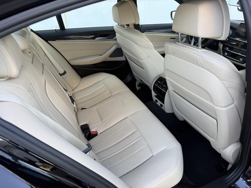 2018 BMW 5 Series Image 27