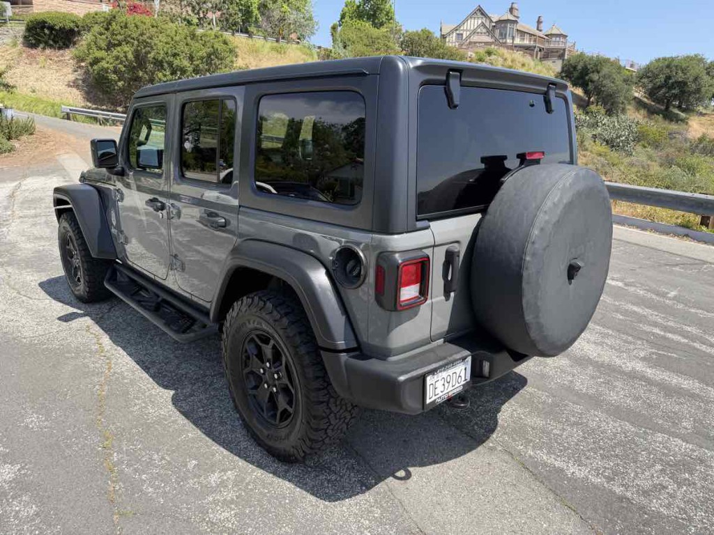 2021 Jeep Wrangler Image 25