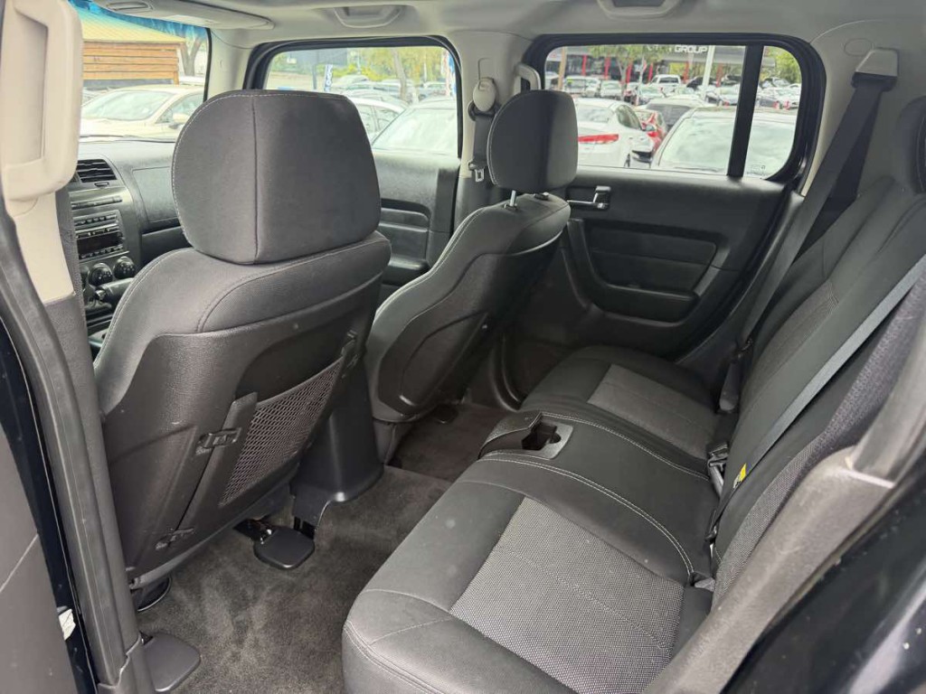 2006 HUMMER H3 Image 12