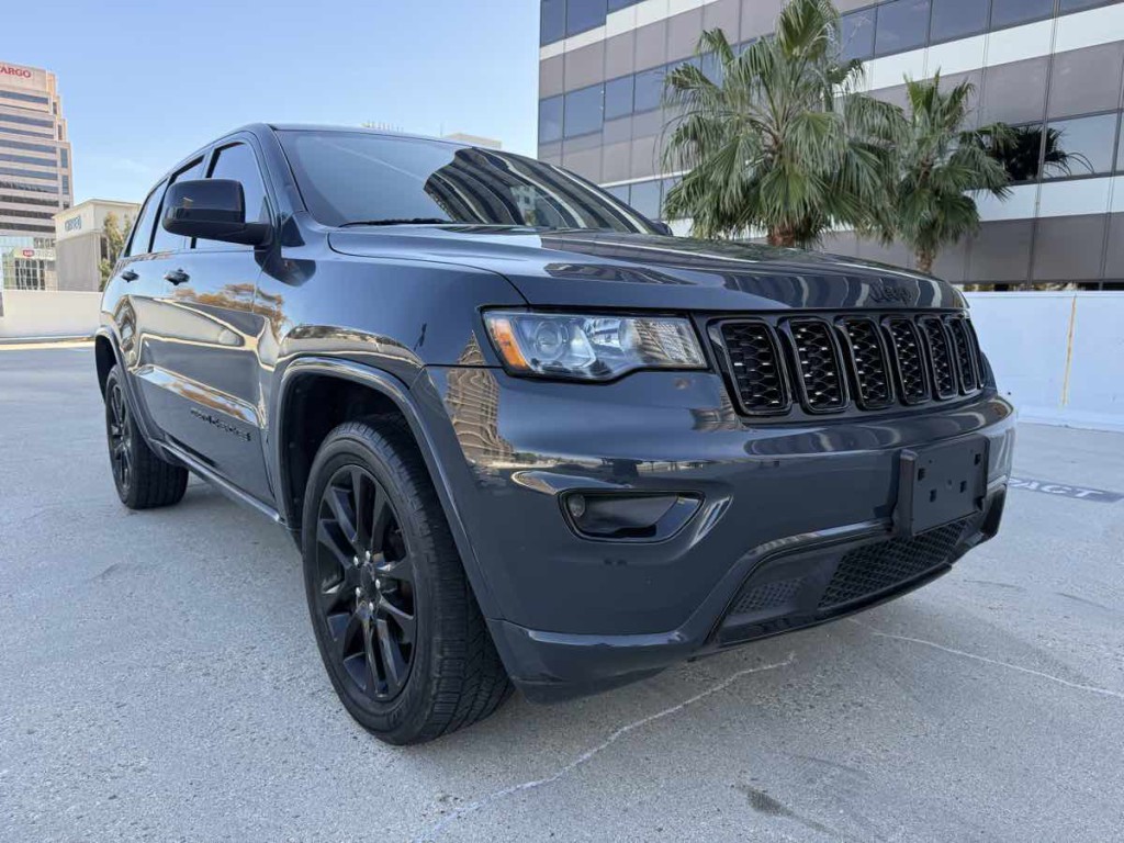 2018 Jeep Grand Cherokee Image 1