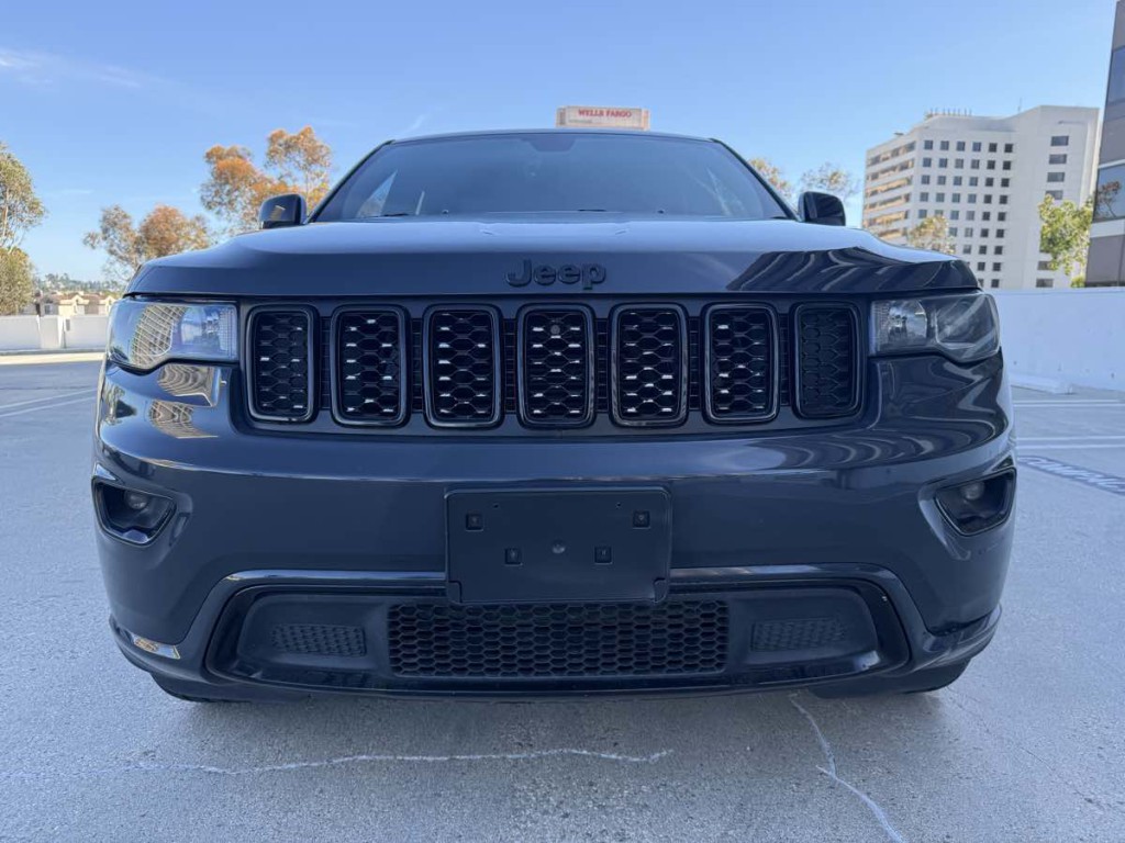 2018 Jeep Grand Cherokee Image 2
