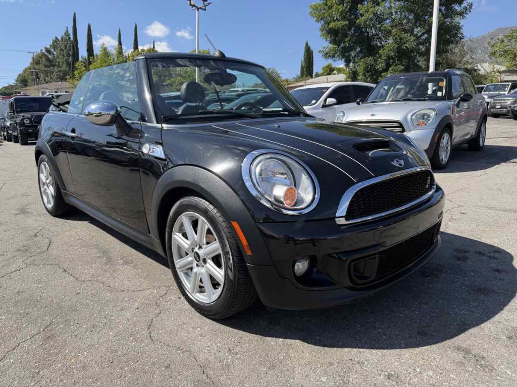 2013 MINI Cooper Image 1