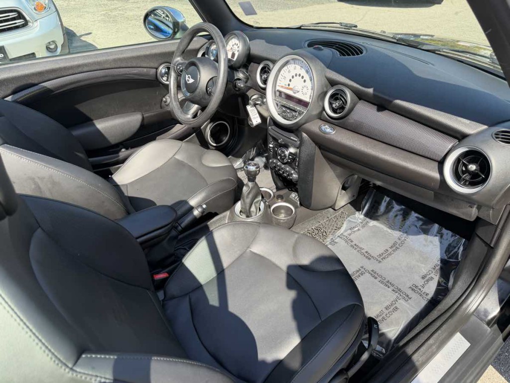 2013 MINI Cooper Image 14