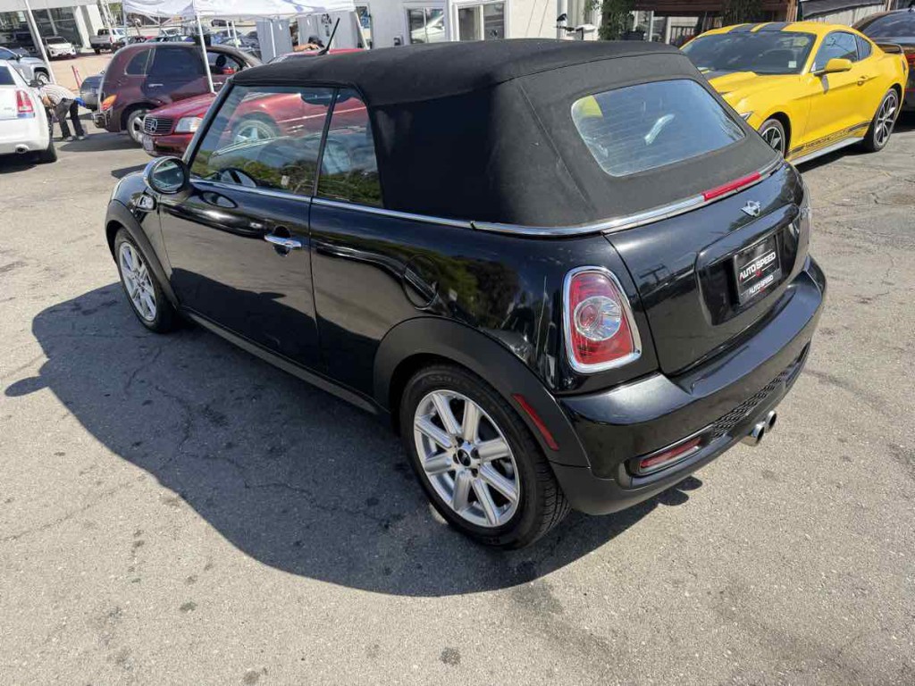 2013 MINI Cooper Image 22