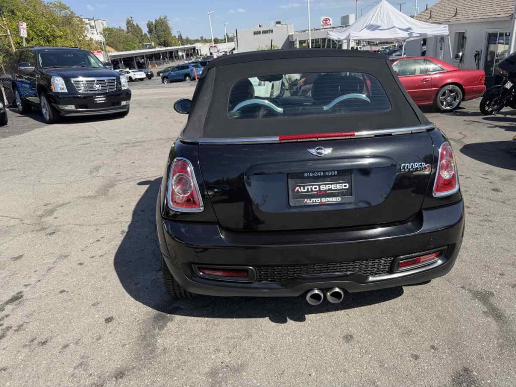 2013 MINI Cooper Image 23