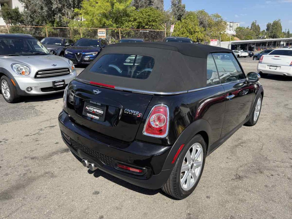 2013 MINI Cooper Image 24