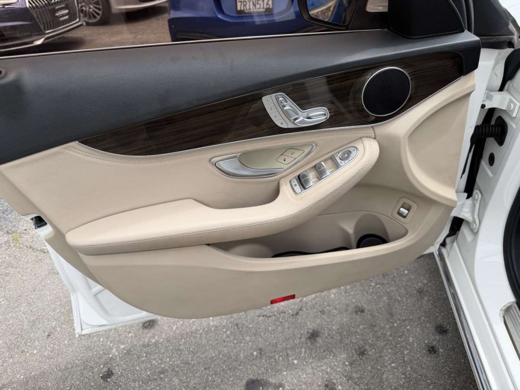 2015 Mercedes-Benz C-Class Image 8