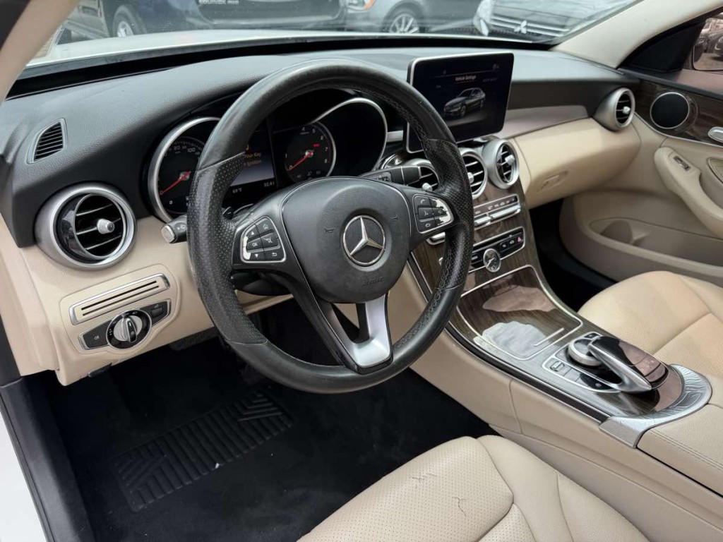 2015 Mercedes-Benz C-Class Image 9