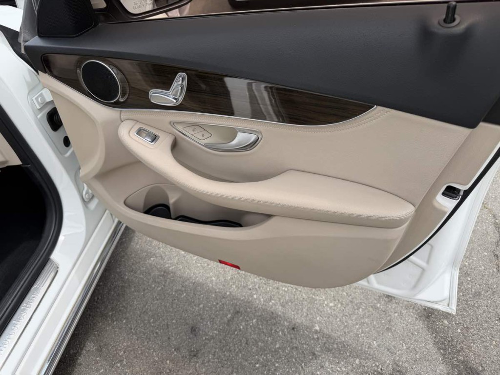 2015 Mercedes-Benz C-Class Image 12