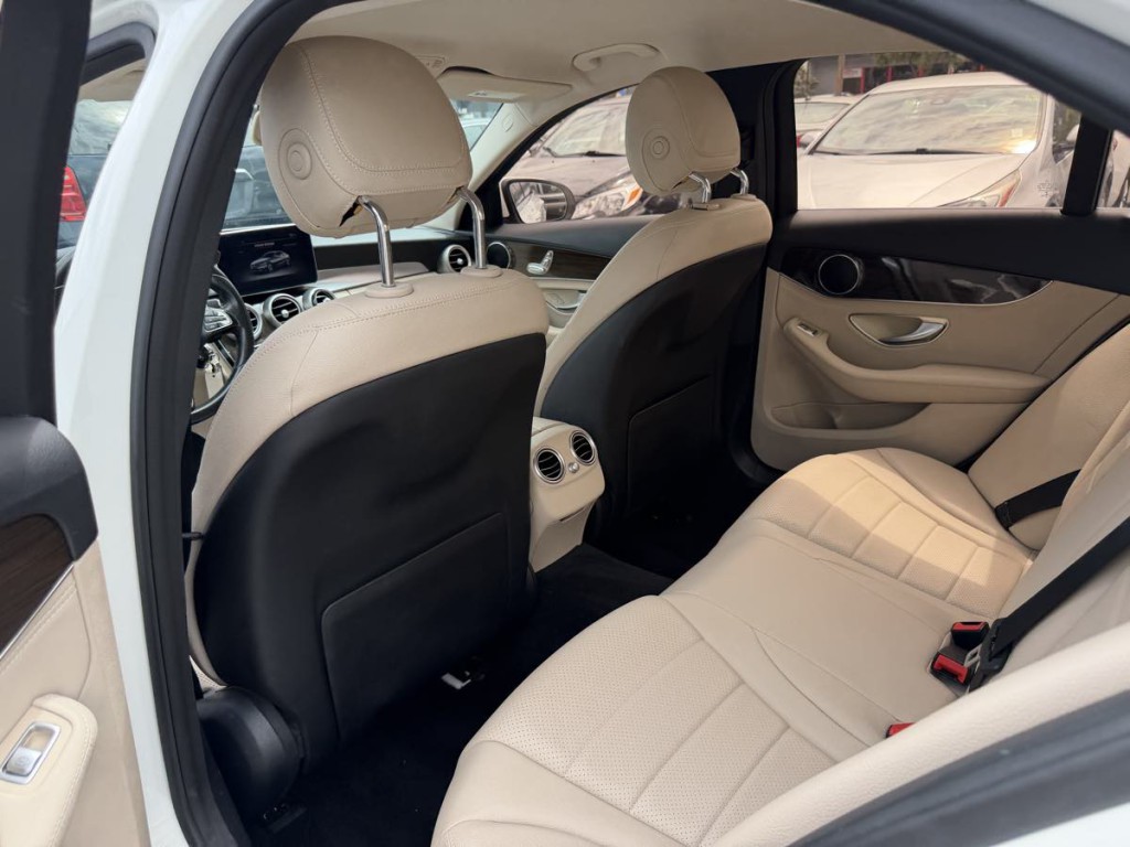 2015 Mercedes-Benz C-Class Image 14