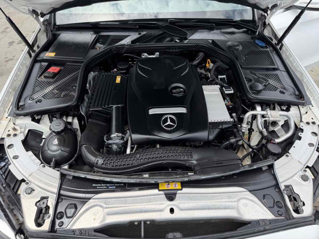 2015 Mercedes-Benz C-Class Image 17