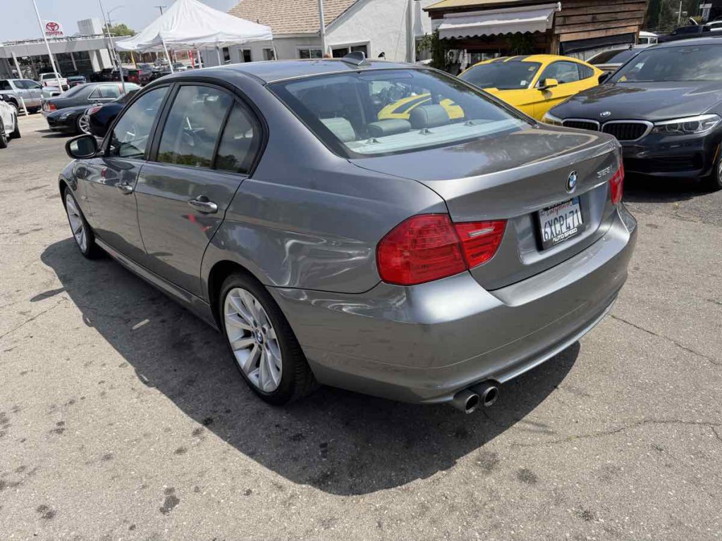 2011 BMW 3 Series Image 5