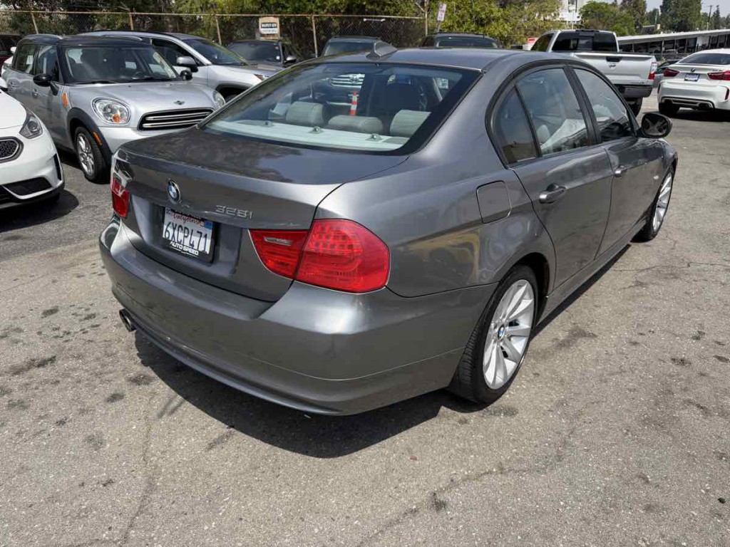 2011 BMW 3 Series Image 6