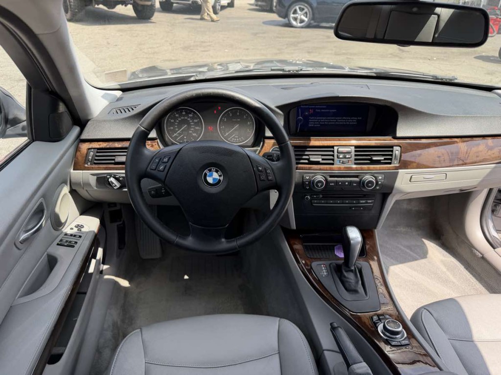 2011 BMW 3 Series Image 10