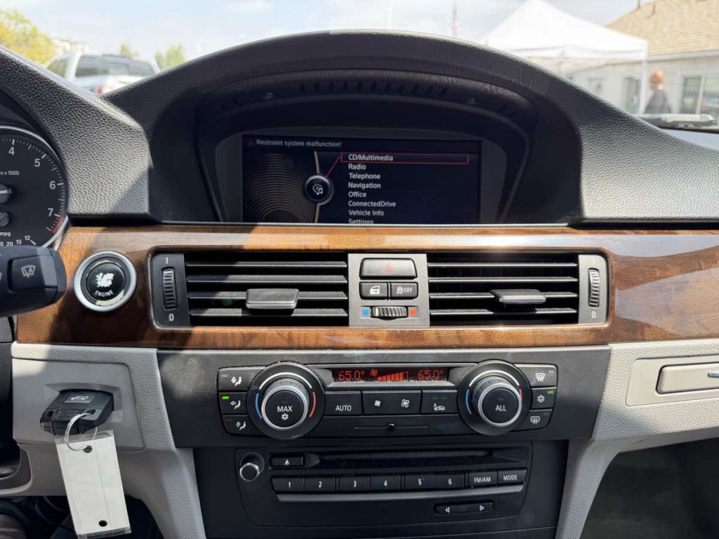 2011 BMW 3 Series Image 20