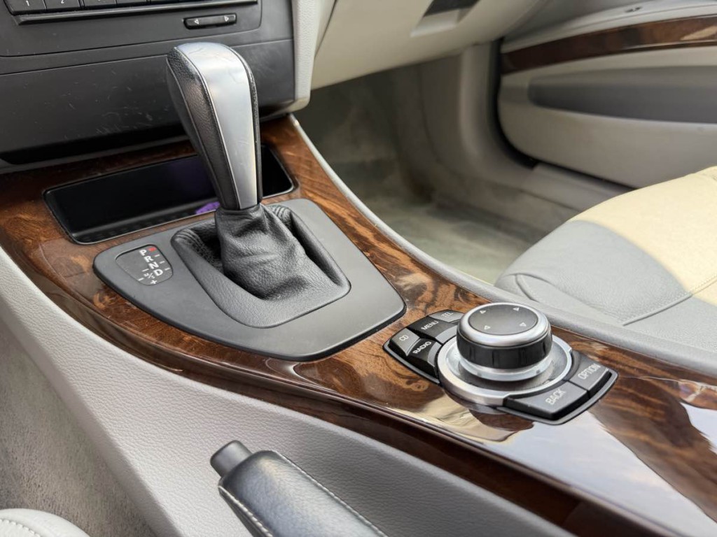 2011 BMW 3 Series Image 21