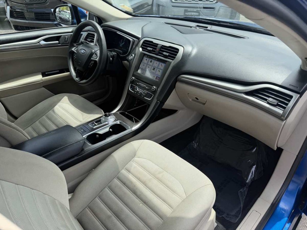 2017 Ford Fusion Image 8