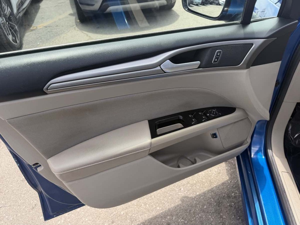 2017 Ford Fusion Image 10