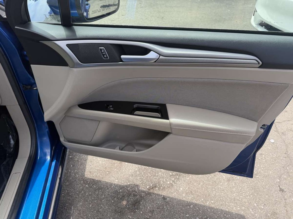 2017 Ford Fusion Image 14