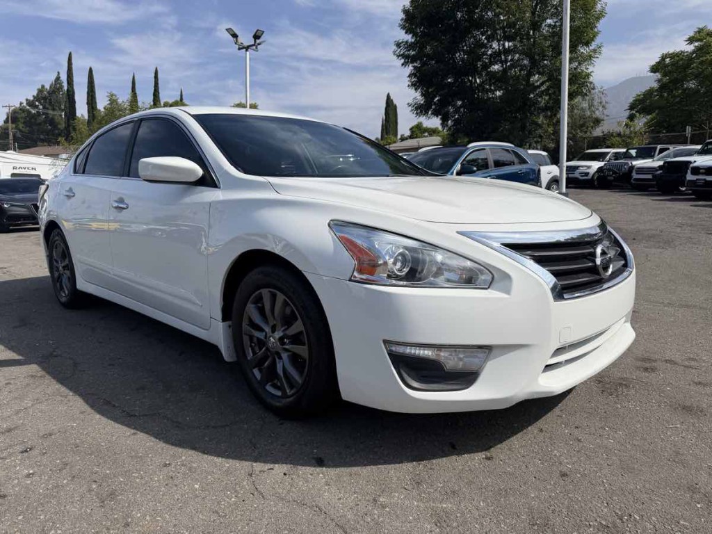 2015 Nissan Altima Image 1