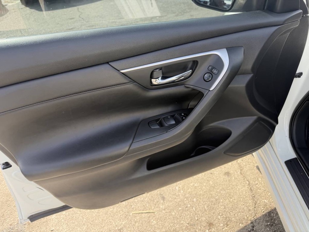 2015 Nissan Altima Image 8