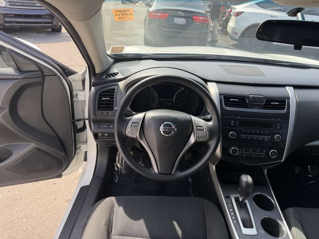 2015 Nissan Altima Image 9