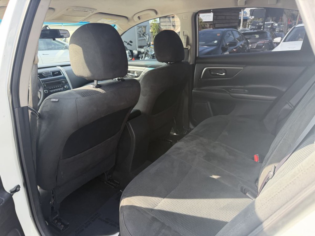 2015 Nissan Altima Image 10