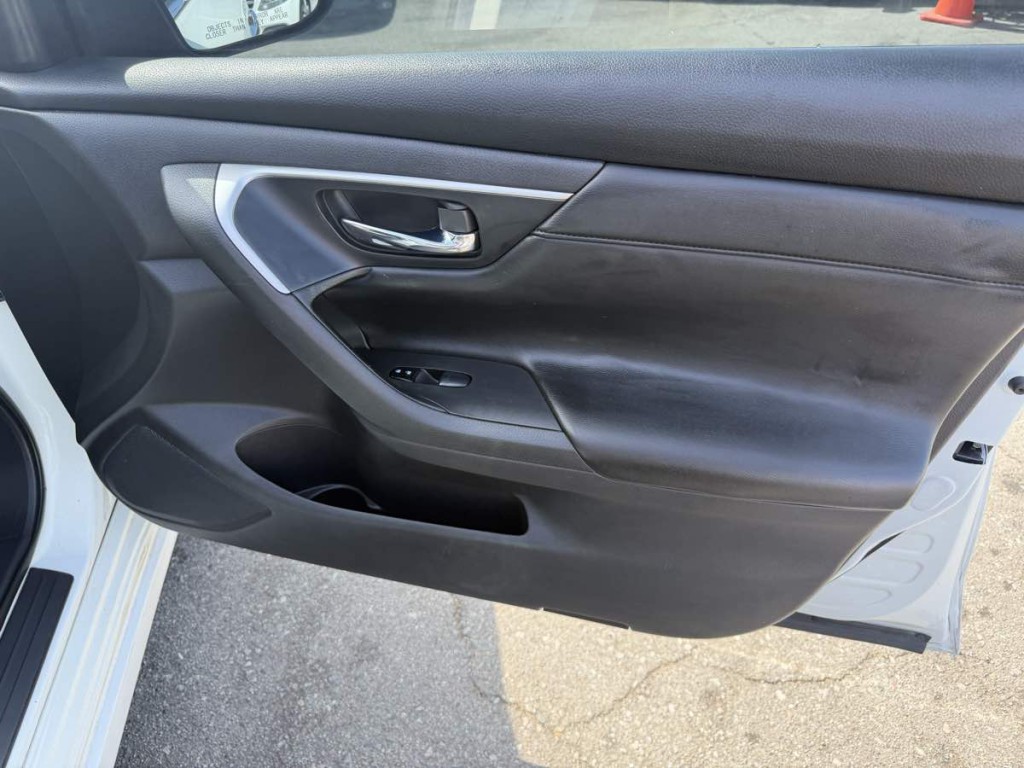 2015 Nissan Altima Image 12