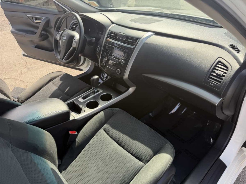 2015 Nissan Altima Image 17