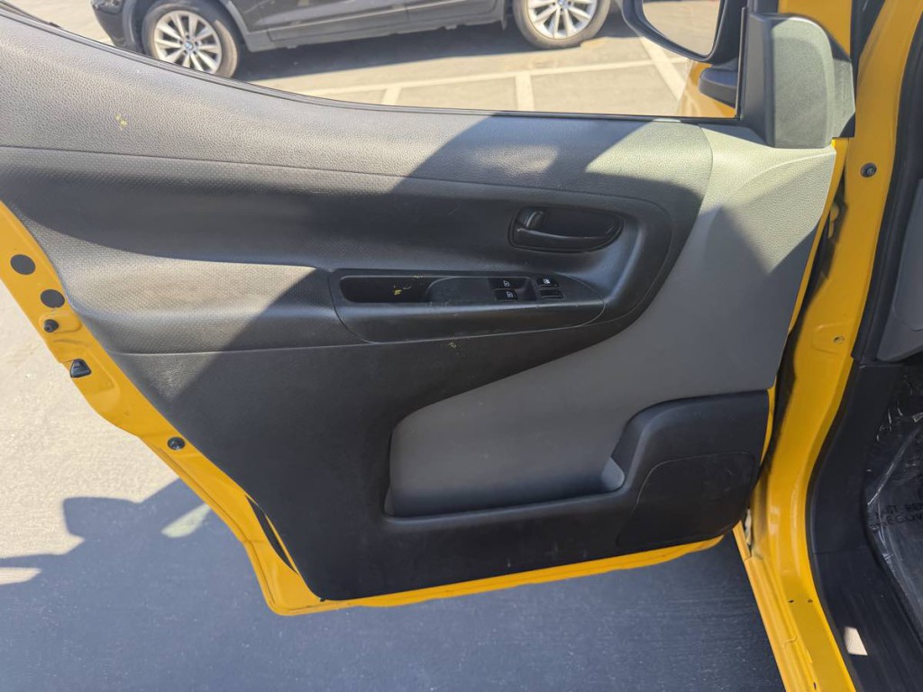 2016 Nissan NV200 Image 13