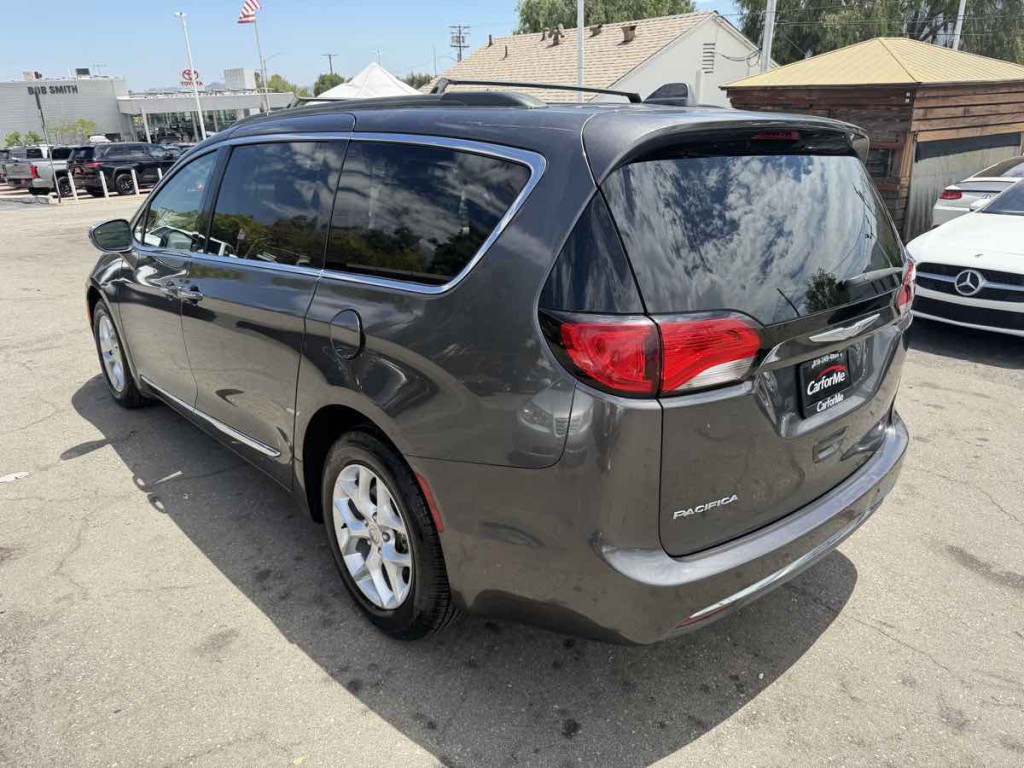 2017 Chrysler Pacifica Image 4
