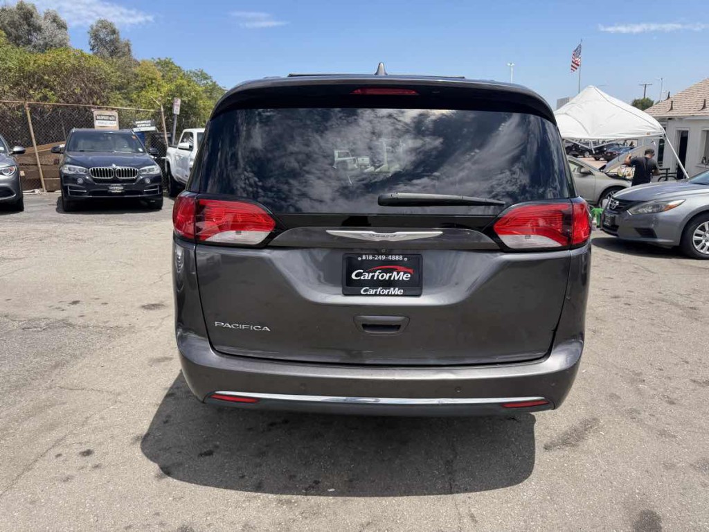 2017 Chrysler Pacifica Image 7
