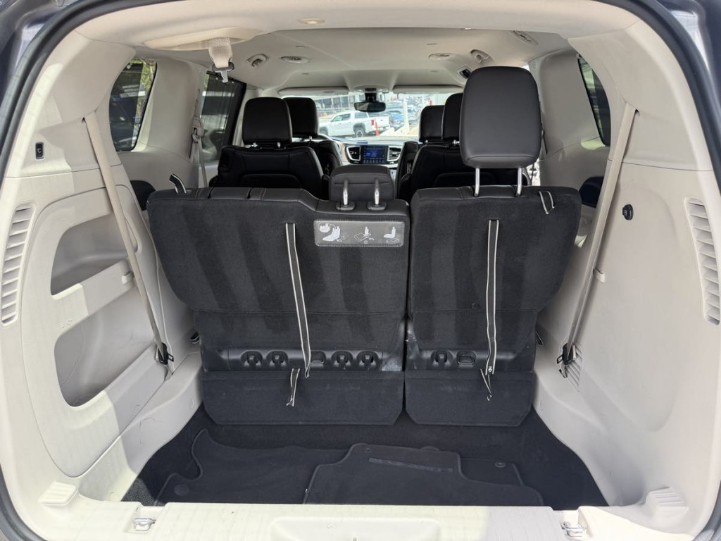 2017 Chrysler Pacifica Image 12