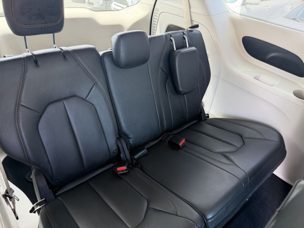 2017 Chrysler Pacifica Image 14