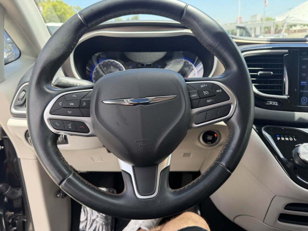 2017 Chrysler Pacifica Image 17