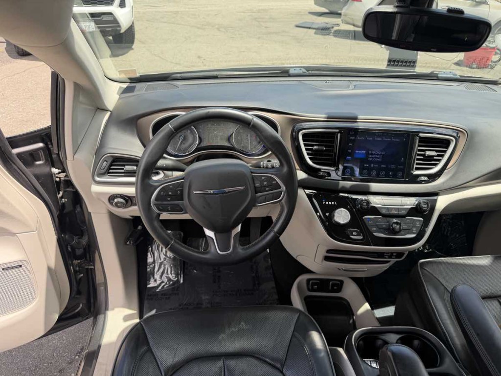 2017 Chrysler Pacifica Image 20