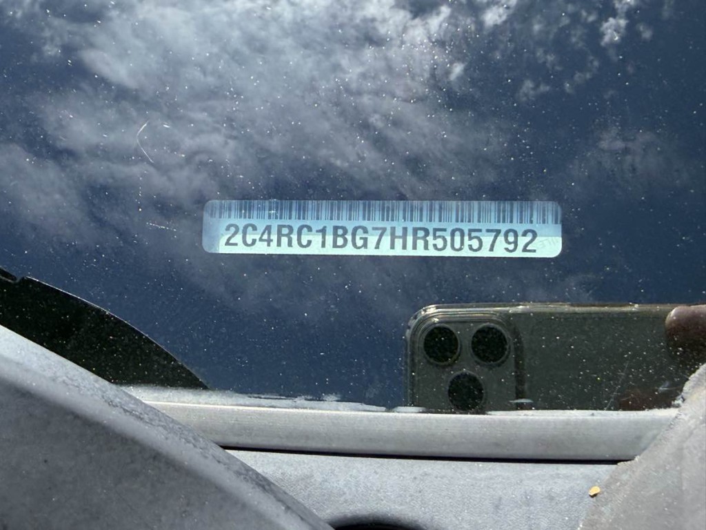 2017 Chrysler Pacifica Image 24