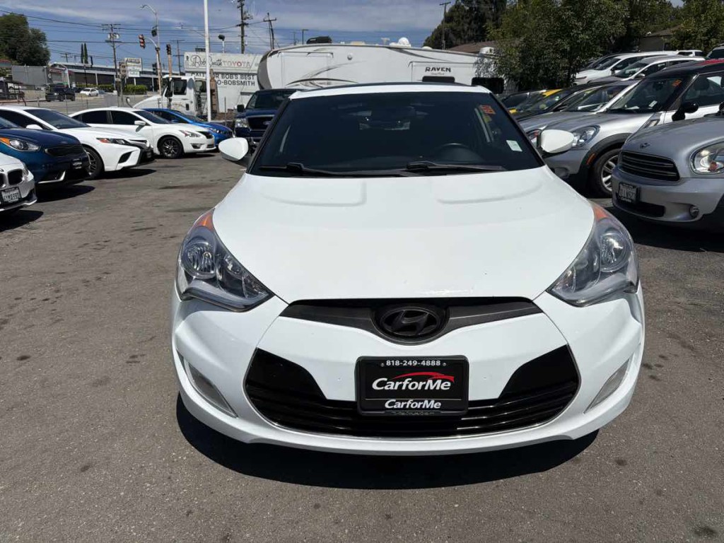 2016 Hyundai Veloster Image 2