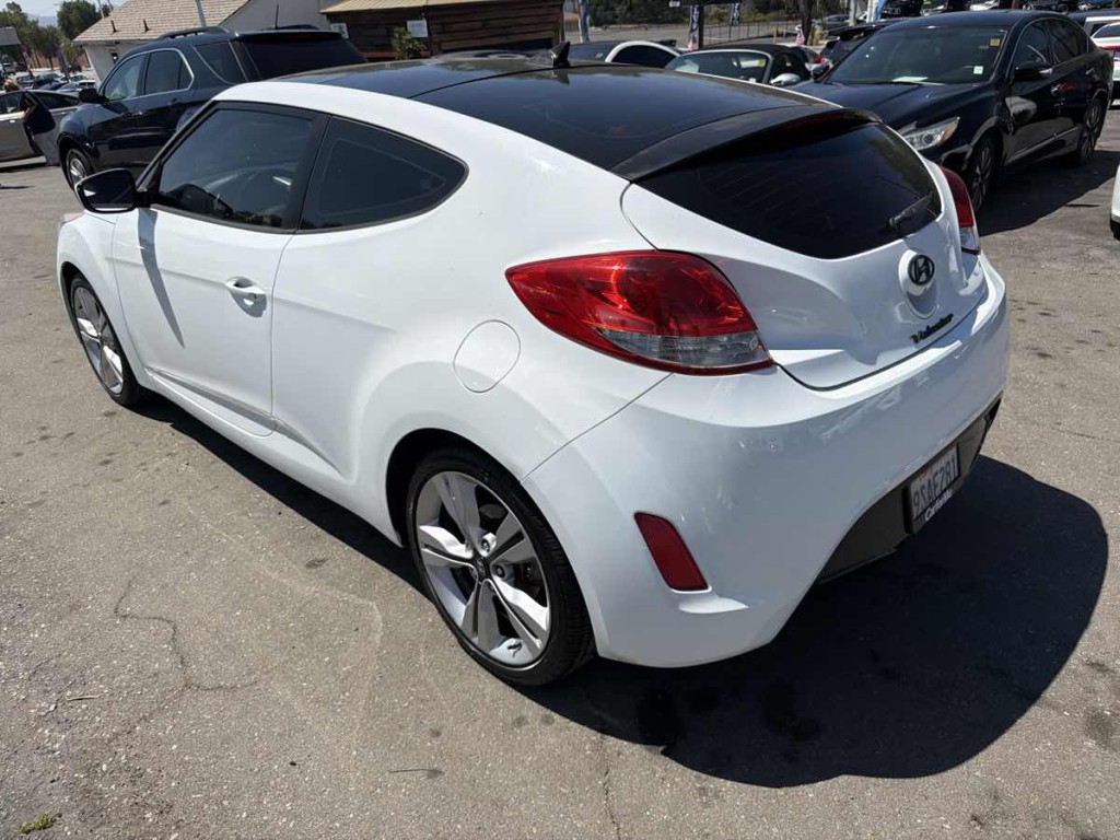 2016 Hyundai Veloster Image 4