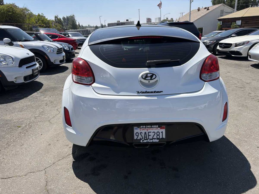 2016 Hyundai Veloster Image 5