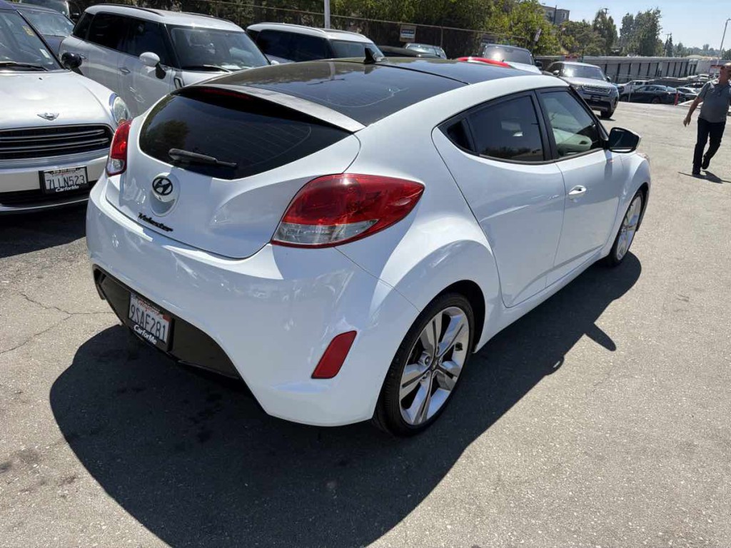 2016 Hyundai Veloster Image 6