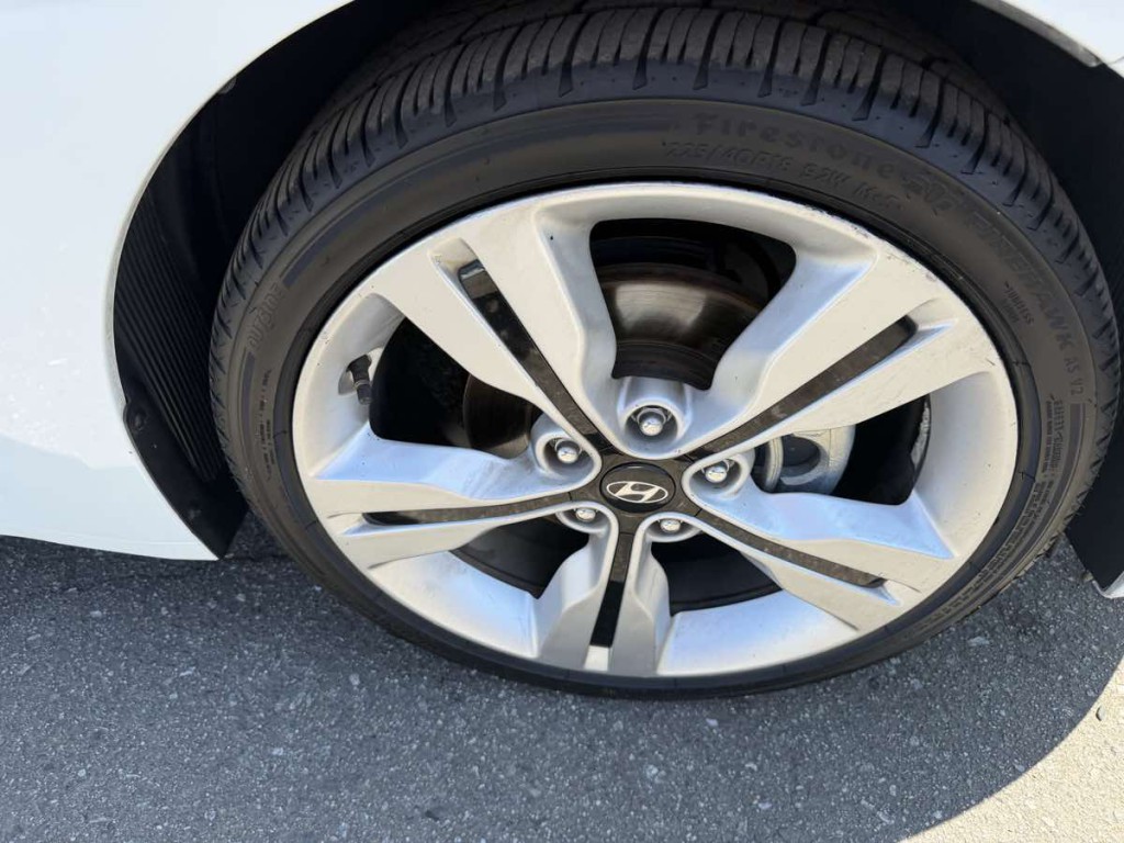 2016 Hyundai Veloster Image 7