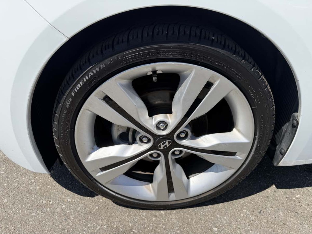 2016 Hyundai Veloster Image 8