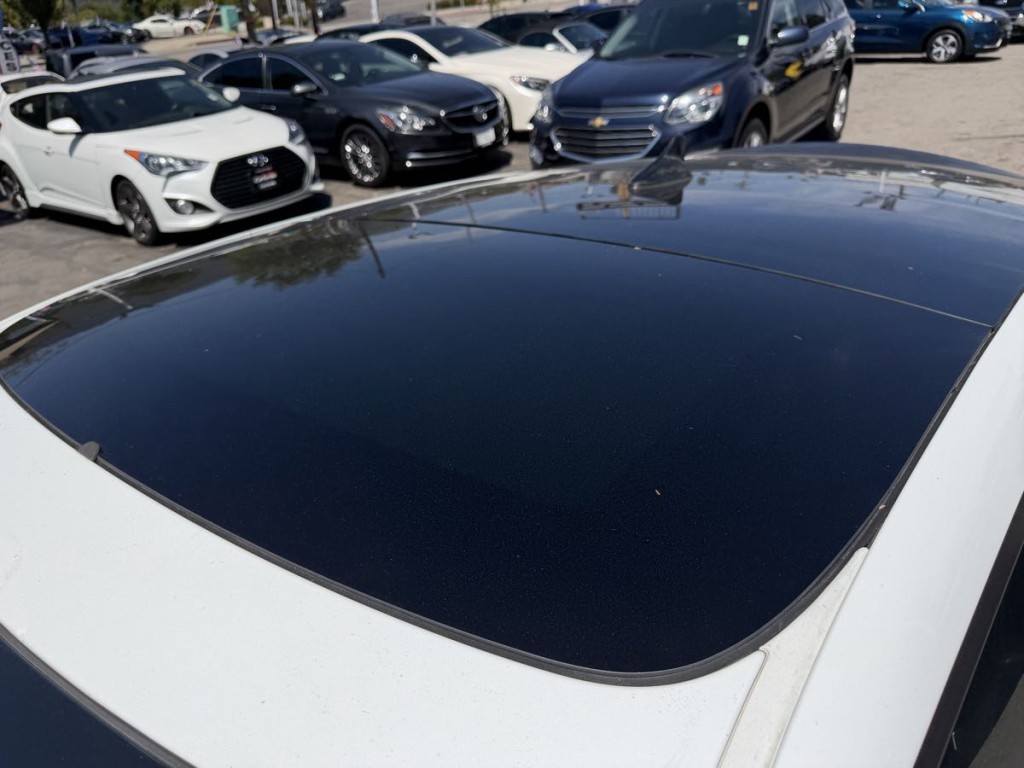 2016 Hyundai Veloster Image 9