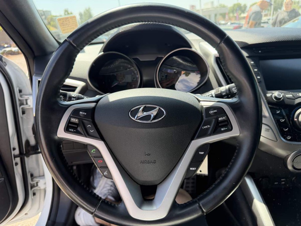 2016 Hyundai Veloster Image 13