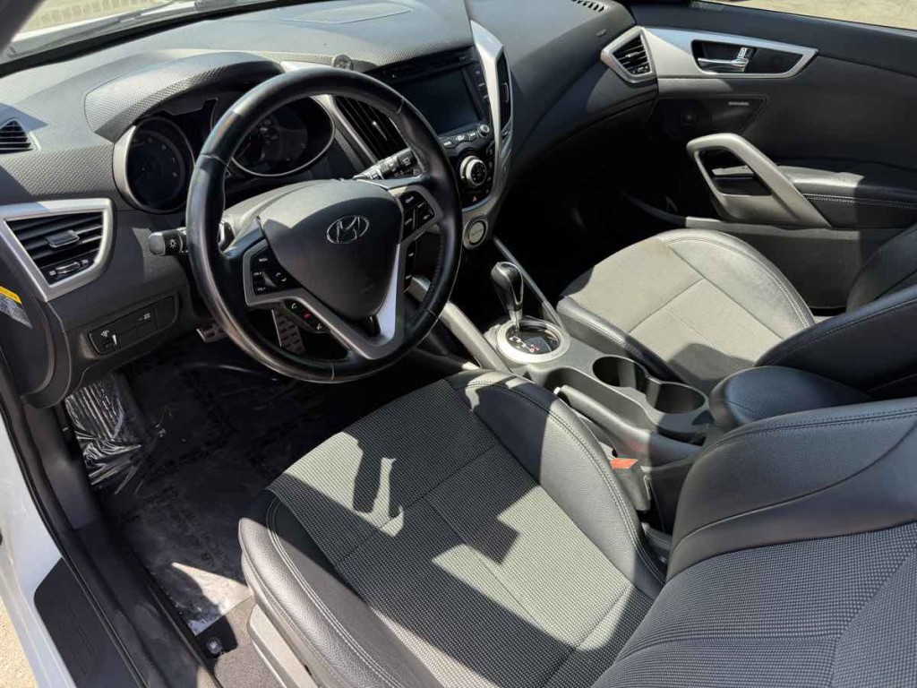 2016 Hyundai Veloster Image 14