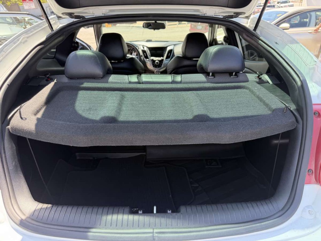 2016 Hyundai Veloster Image 23