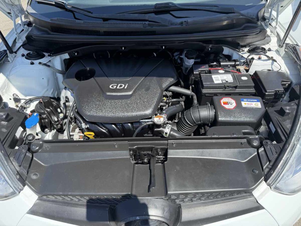 2016 Hyundai Veloster Image 25
