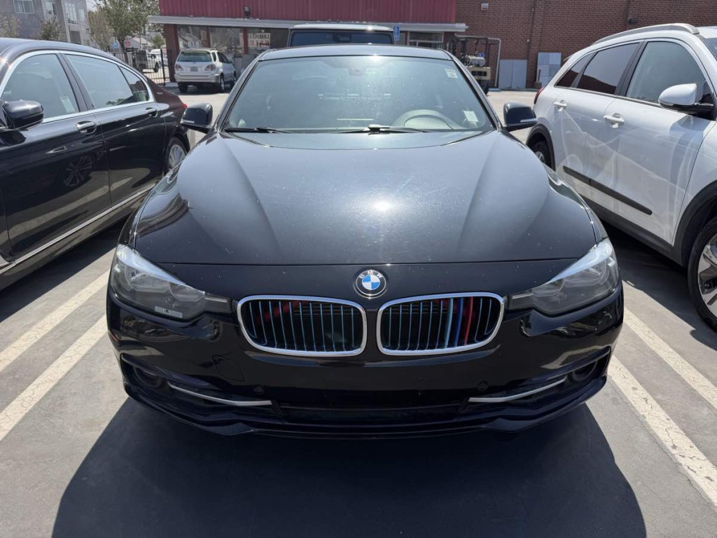 2017 BMW 3 Series Image 2